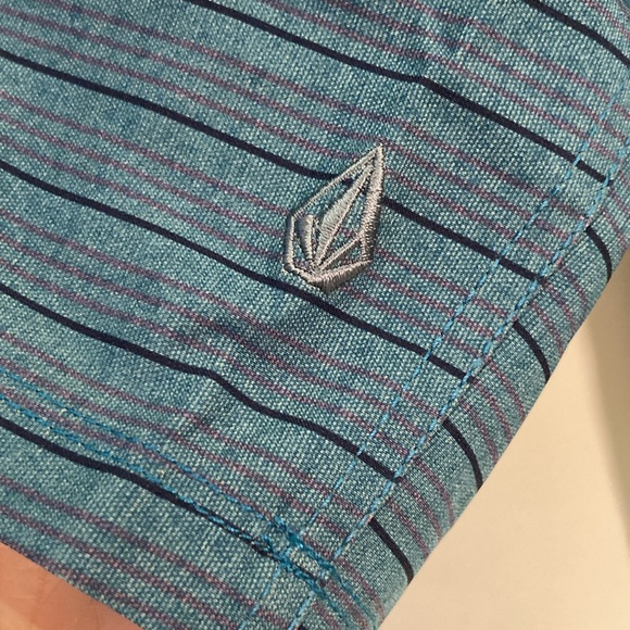 Volcom frickin surf & Turf shorts 30 teal stripes - Picture 3 of 16